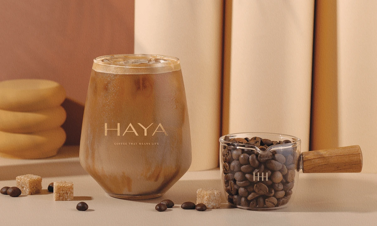 Haya: the iced latte cup in daylight