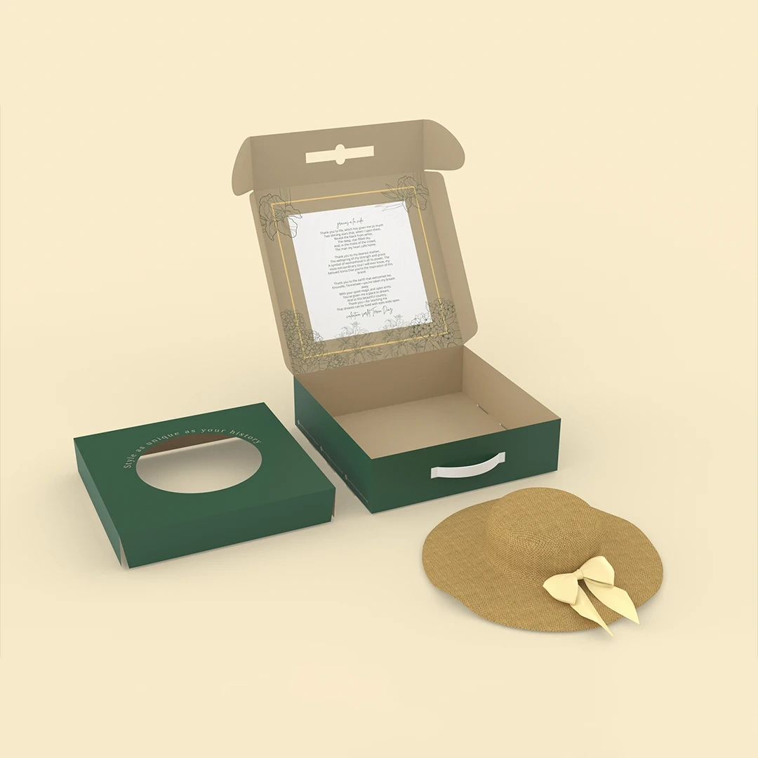 Sorlet: hat presented in the open mailer box