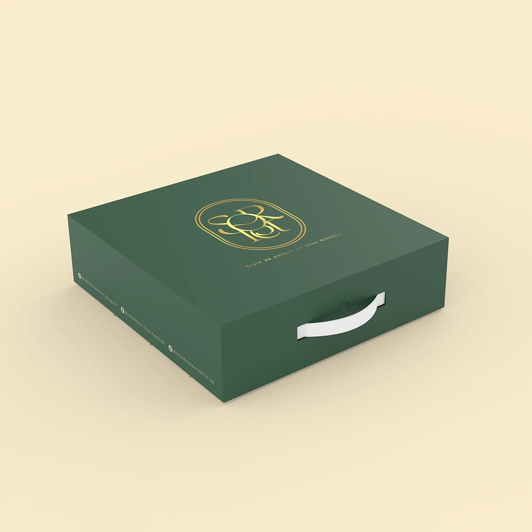 Sorlet: sealed mailer box with the gold monogram